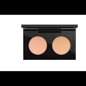 MAC CosmeticStudio Finish Concealer Duo
NW20-NC25